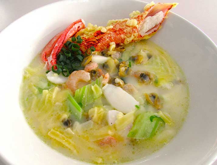 スノーダボスラーメン（ゲレ食バトル）1,400円